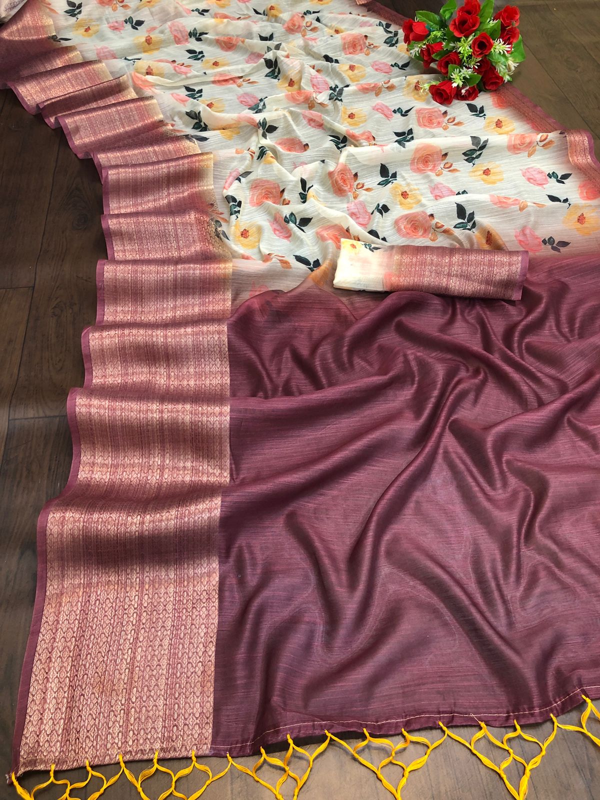 Premium Handloom Linen Floral Digital Printed Saree With Fancy Tessels